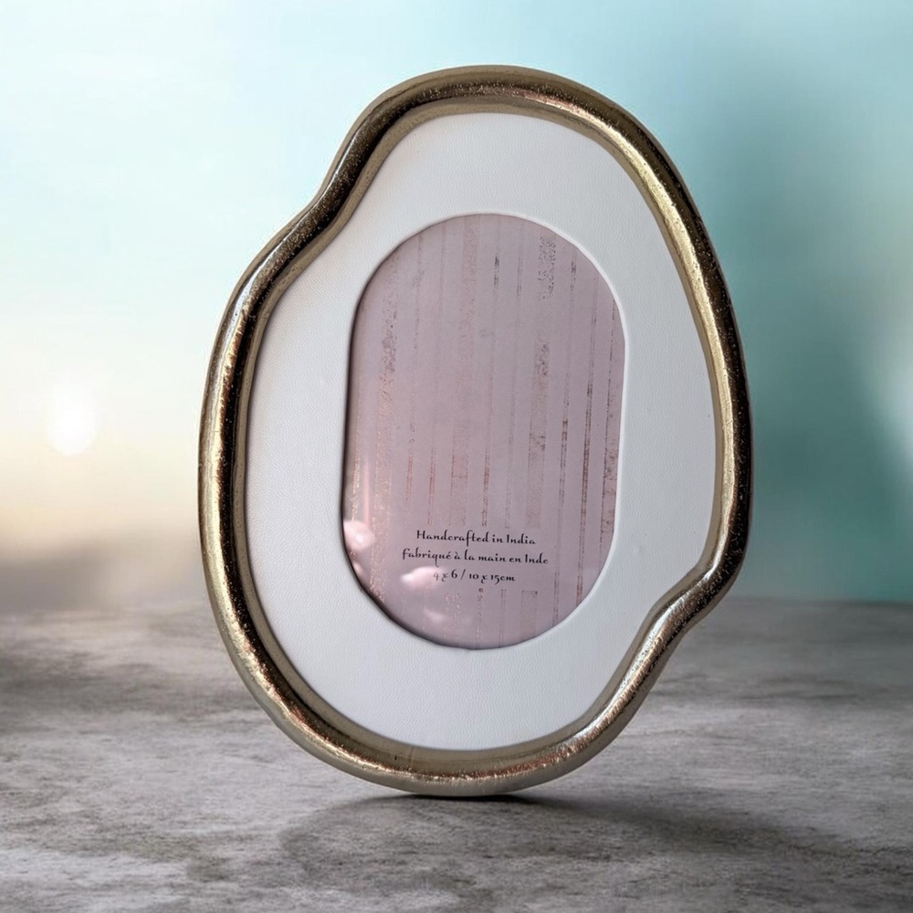 Gold Organic-Shaped oval Photo Frame with White leather Mat for 4”x 6” photo
